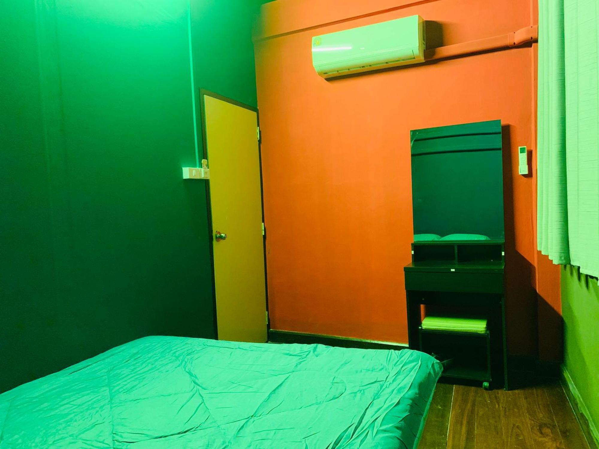 Roxx Social Hostel, Cafe & Bistro Hostel *